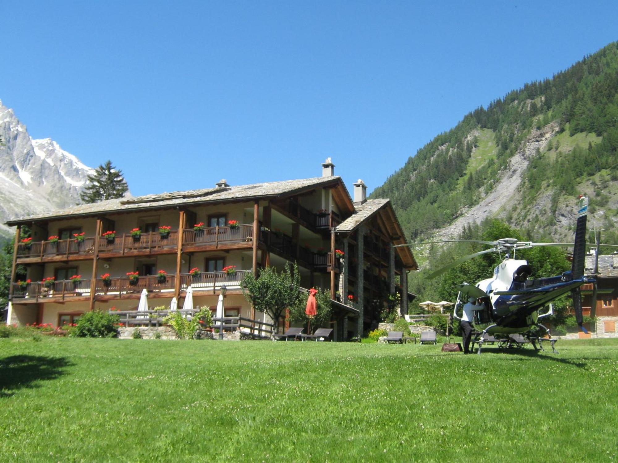 Auberge De La Maison Courmayeur Exterior photo
