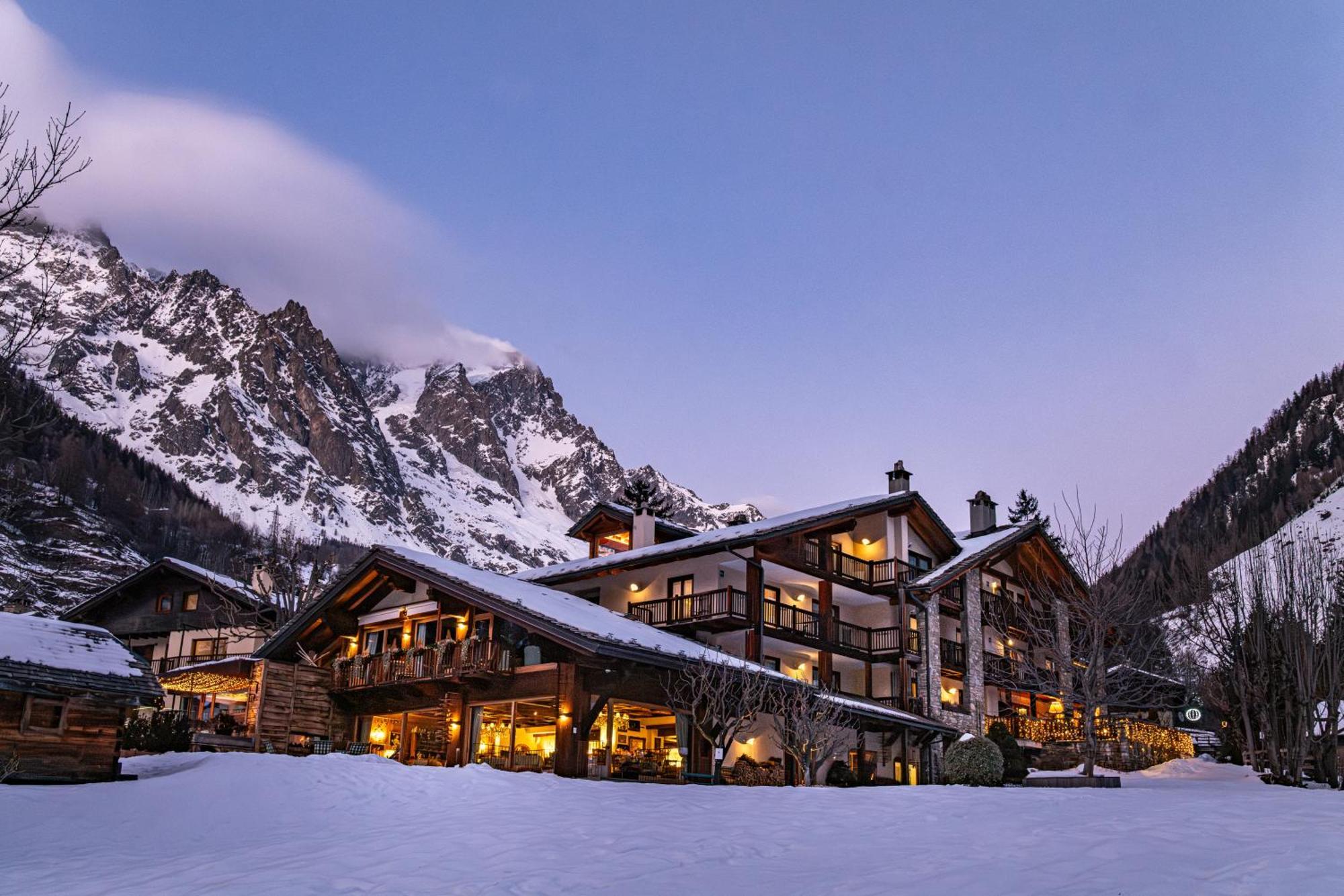 Auberge De La Maison Courmayeur Exterior photo