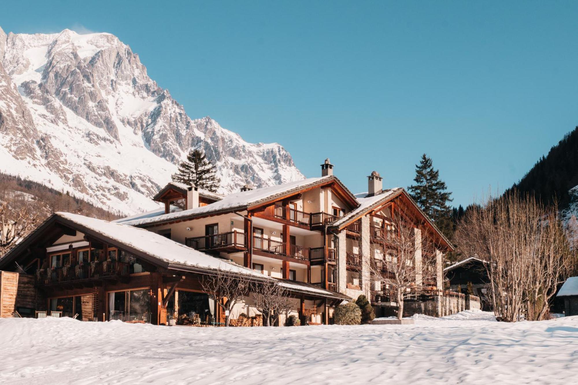 Auberge De La Maison Courmayeur Exterior photo