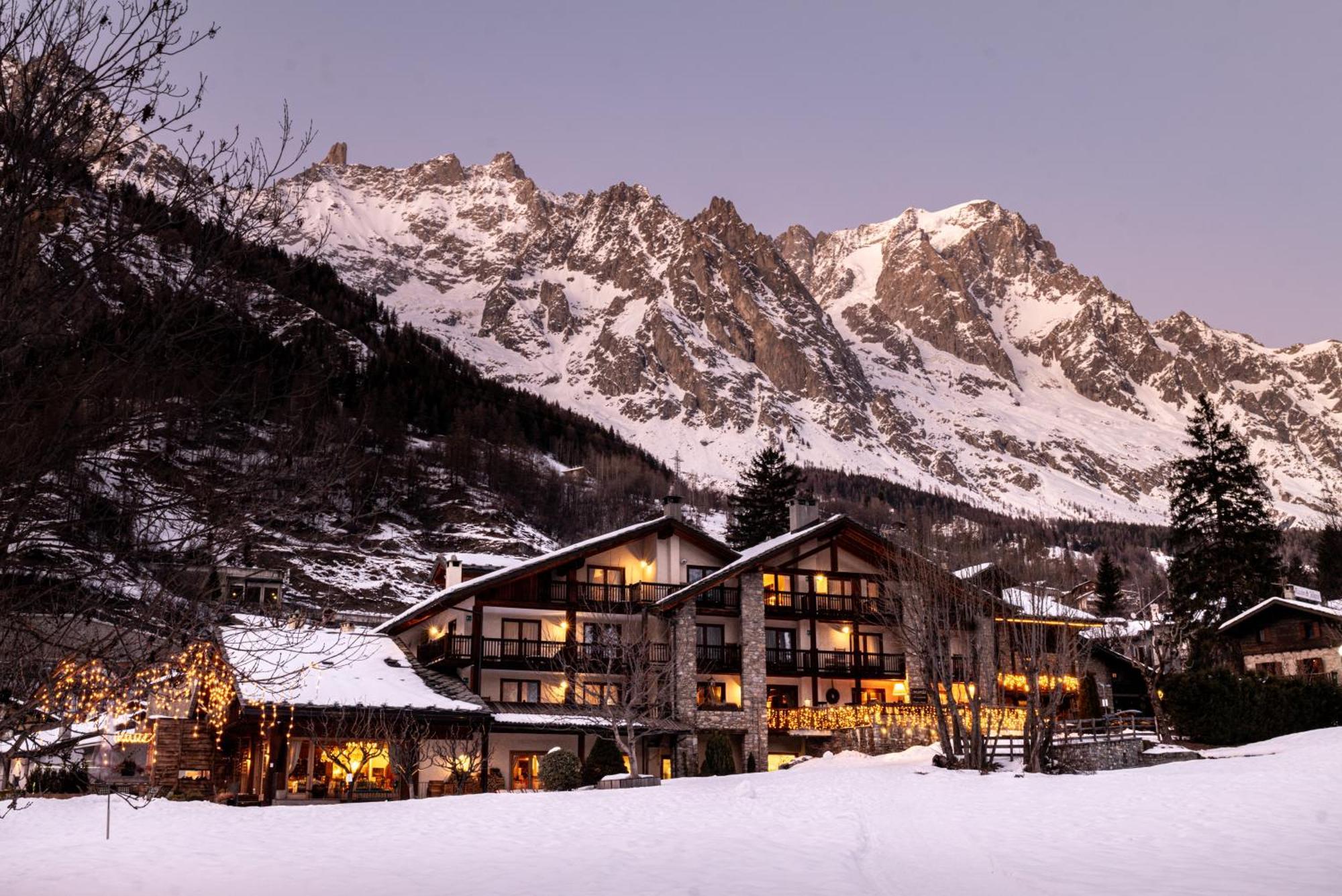Auberge De La Maison Courmayeur Exterior photo